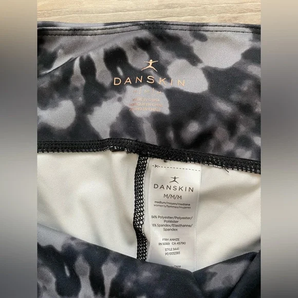 Danskin Women's Printed Performance 7/8 Legging - Picture 2 of 6